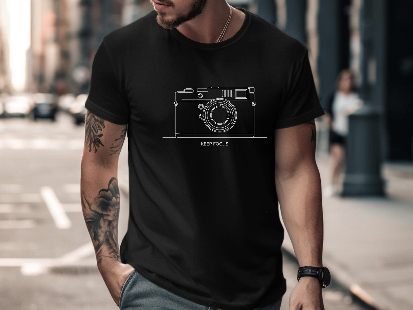 Minimalist "Keep Focus" Camera Line Art T-Shirt