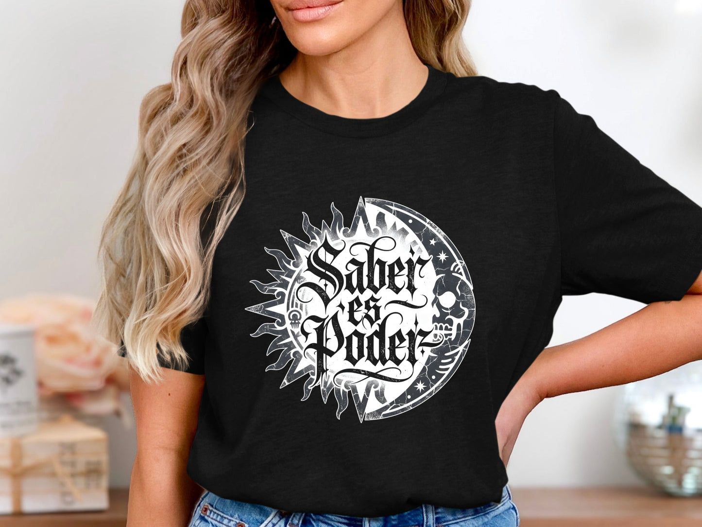 Saber es Poder Typography T-Shirt - Knowledge is Power