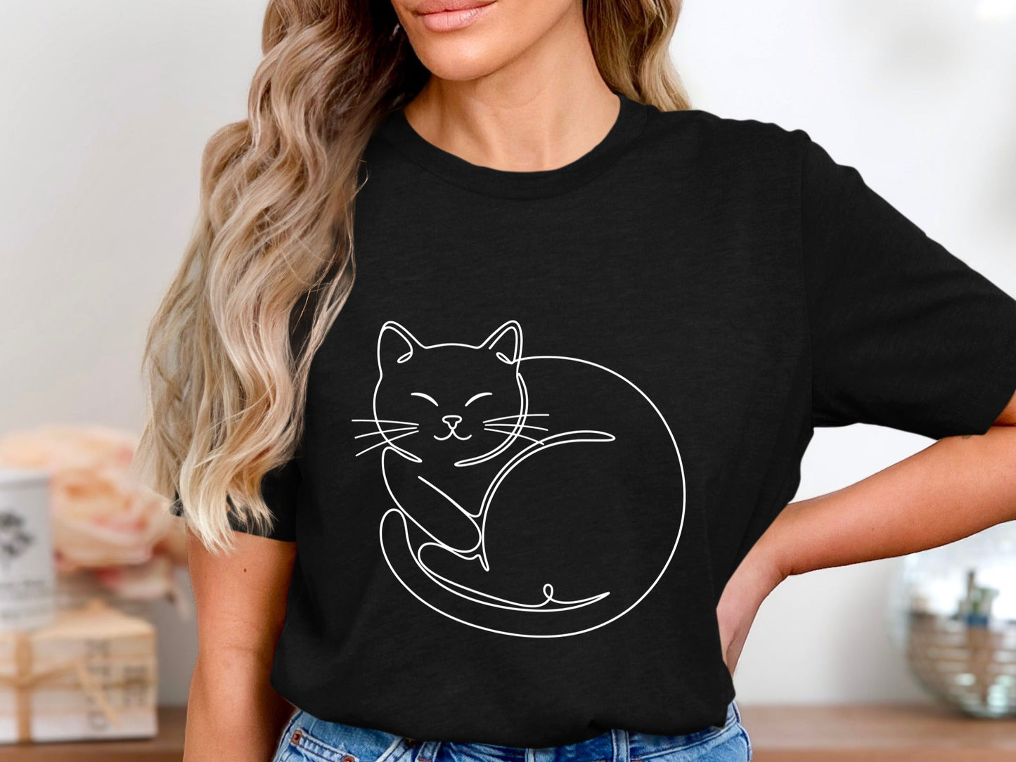 Minimalist Sleeping Cat Line Art T-Shirt